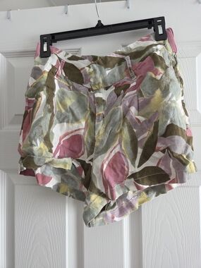 Tahari Floral Print Linen-Blend Shorts in Pink and Olive